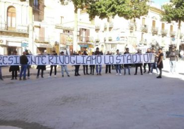 Protesta dei tifosi del Gela Calcio | Gela le Radici del Futuro